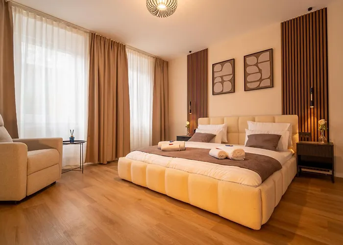 Frankfurt 4 Bedrooms 8 Guests Group Apartment *