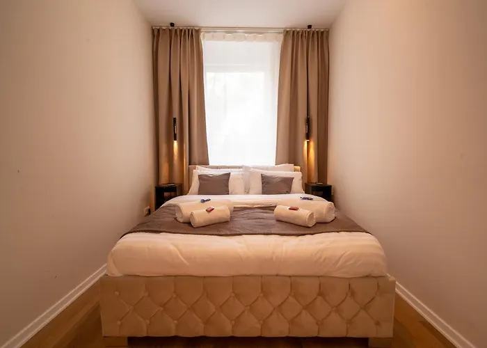 Apartment Frankfurt 4 Bedrooms 8 Guests Group