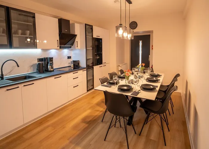 Frankfurt 4 Bedrooms 8 Guests Group Apartment