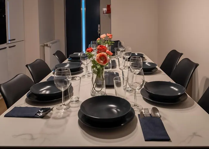 Frankfurt 4 Bedrooms 8 Guests Group