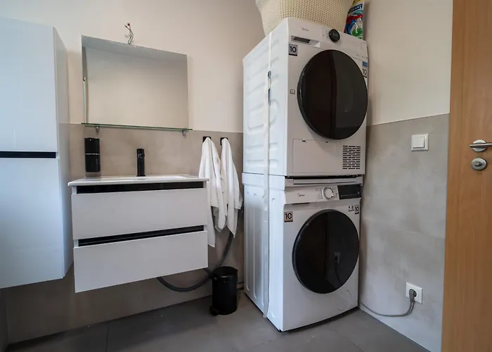 Frankfurt 4 Bedrooms 8 Guests Group Frankfurt am Main